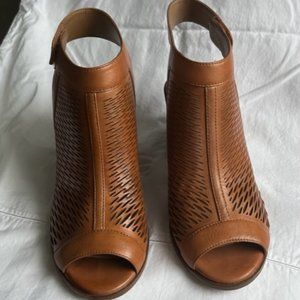 Vince Camuto ‘Lavette’ Perforated Peep Toe Bootie. Tan Size 7